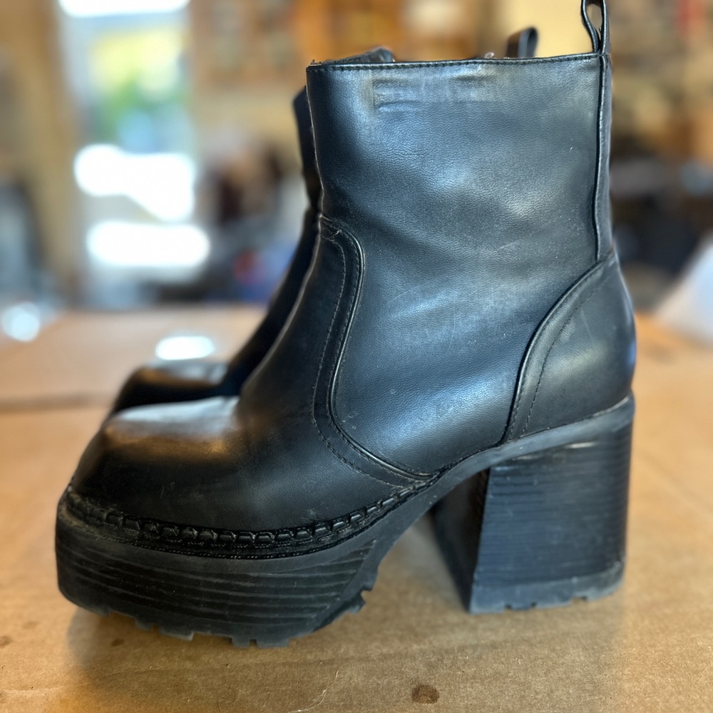 Vintage Lower East Side Black Platform Chunky Boots